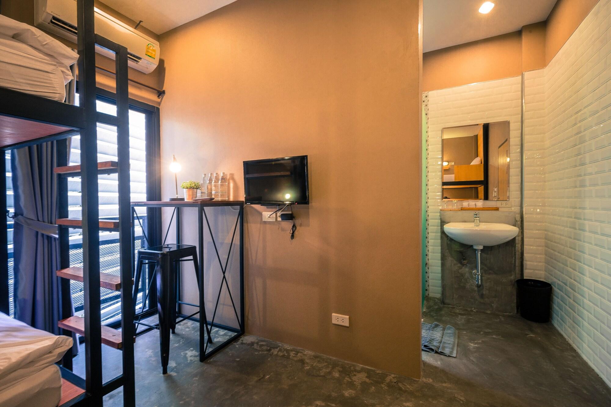 Auberge de jeunesse Srisuksant Square à Krabi town Extérieur photo