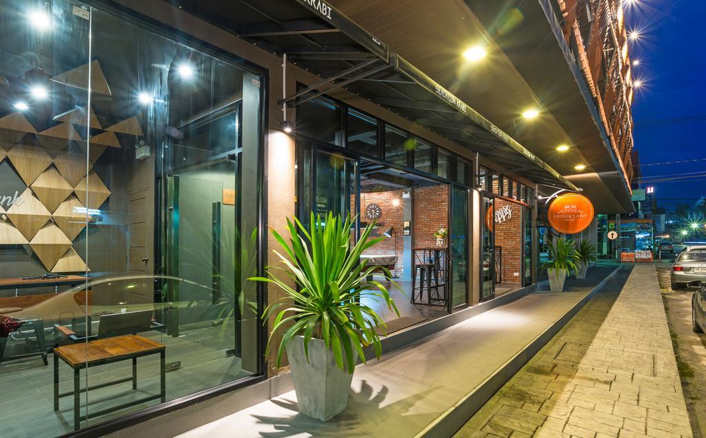 Auberge de jeunesse Srisuksant Square à Krabi town Extérieur photo